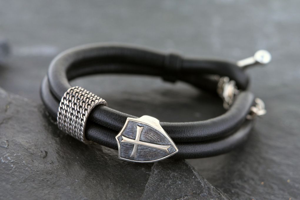 Armband Leder schwarz, mit Silber Symbolen 