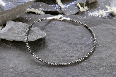 Diamant mit Weissgold Verschluss 