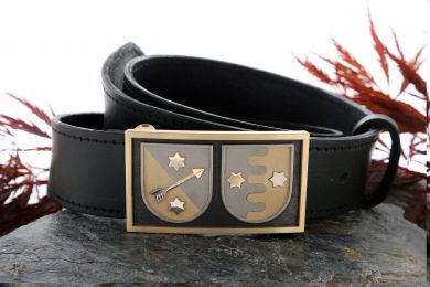 Gürtelschnalle massiv in Gelb-Weissgold 750-Karbon, mit Familienwappen 