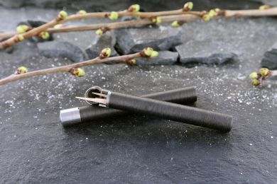 Zahnstocher Behälter aus Edelstahl und Karbon 